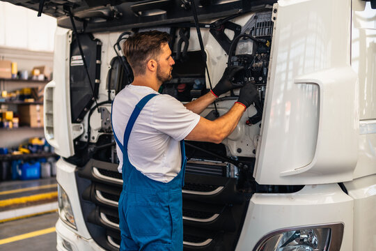 Truck Mechanic /trainee Wanted! up to &euro;4,013/ month